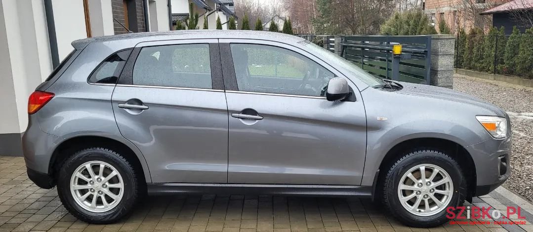 2013' Mitsubishi ASX photo #2