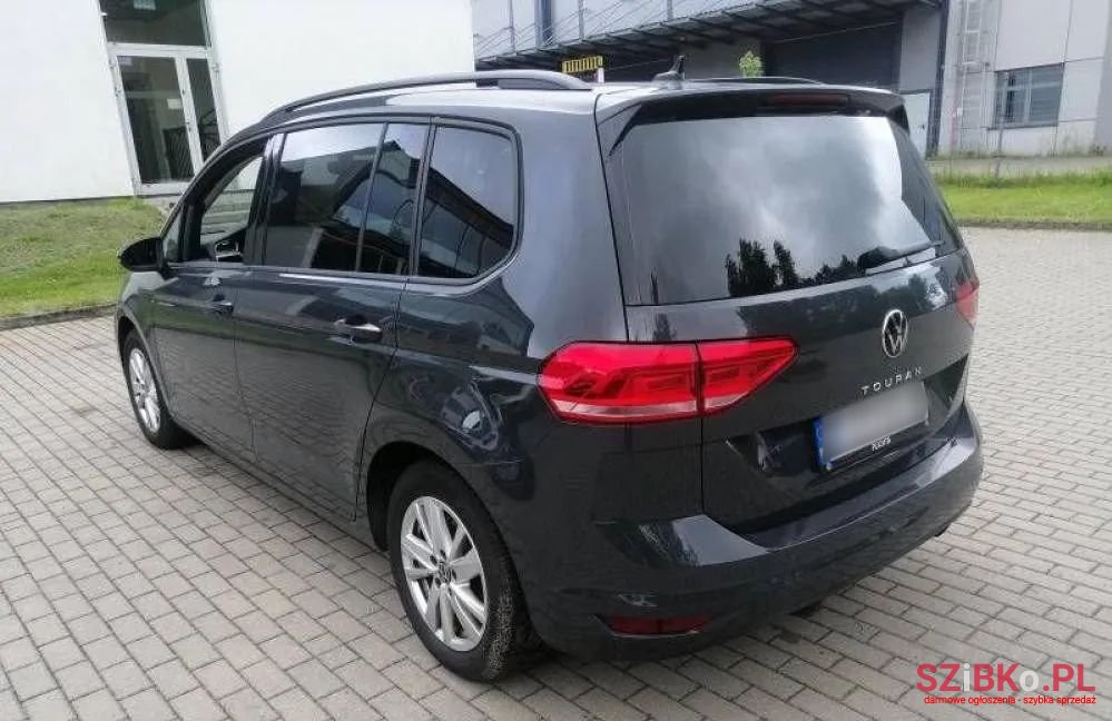2022' Volkswagen Touran photo #2
