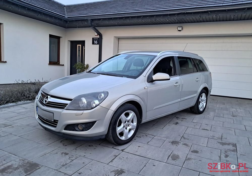 2009' Opel Astra 1.6 Caravan photo #2