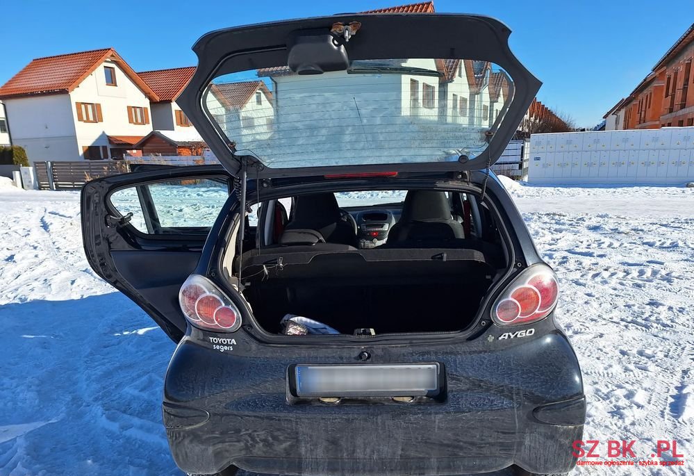 2011' Toyota Aygo Standard photo #5