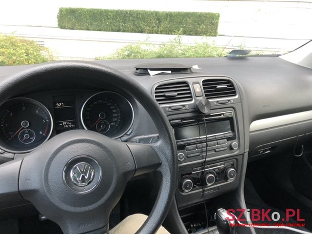 2011' Volkswagen Golf VI 1.6TDI photo #5