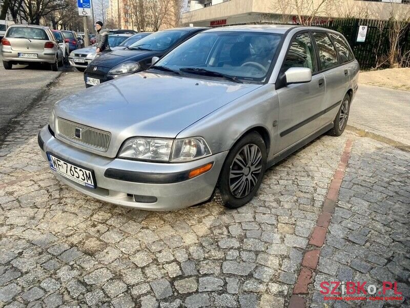 2001' Volvo V40 photo #1