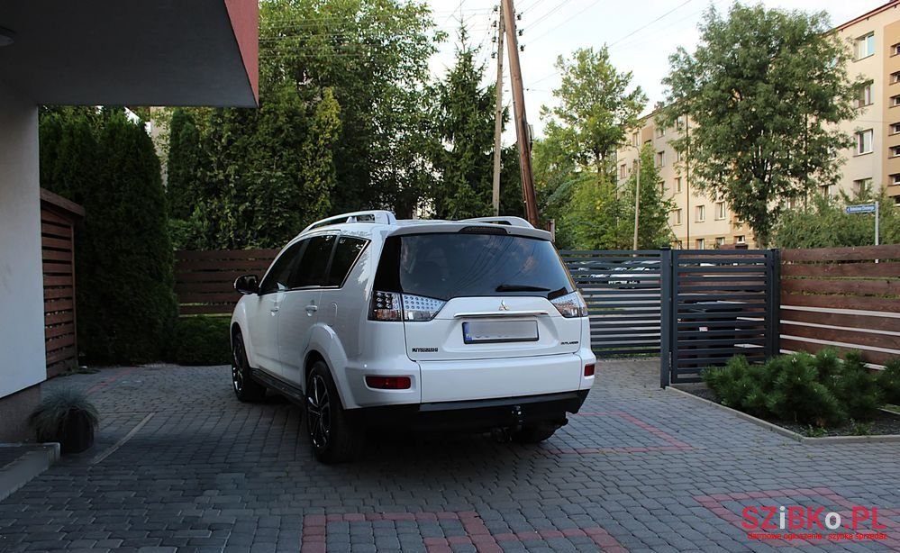 2010' Mitsubishi Outlander 2.0 2Wd photo #4