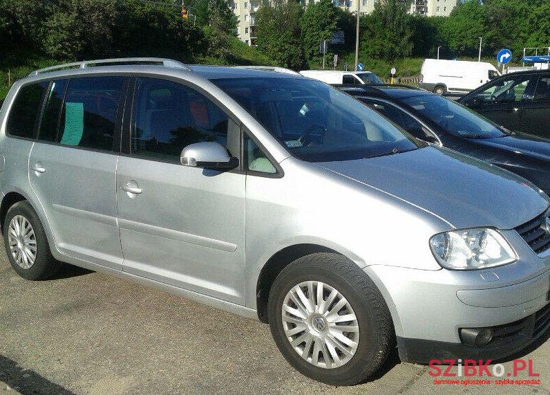 2005' Volkswagen Touran photo #1