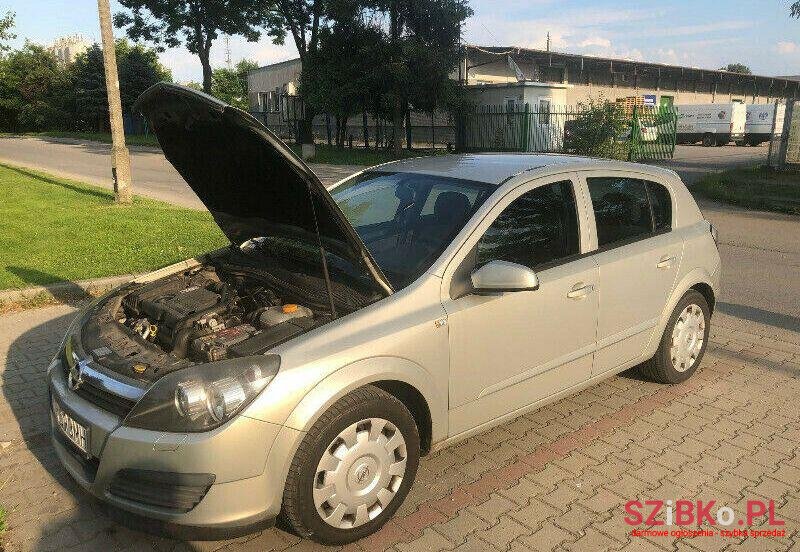 2006' Opel Astra photo #1