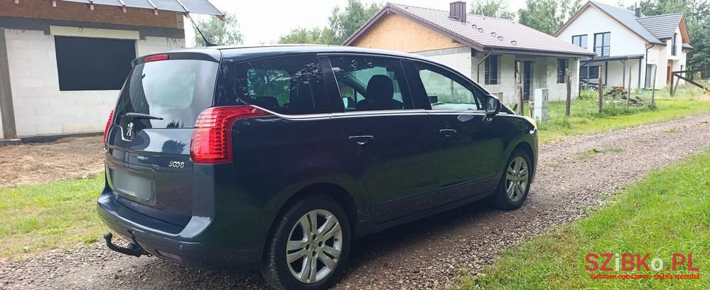 2012' Peugeot 5008 photo #2