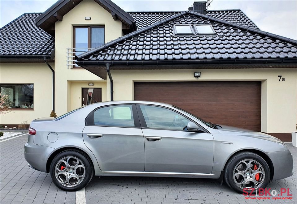 2006' Alfa Romeo 159 photo #1