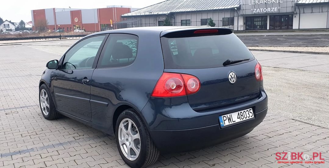 2004' Volkswagen Golf photo #4