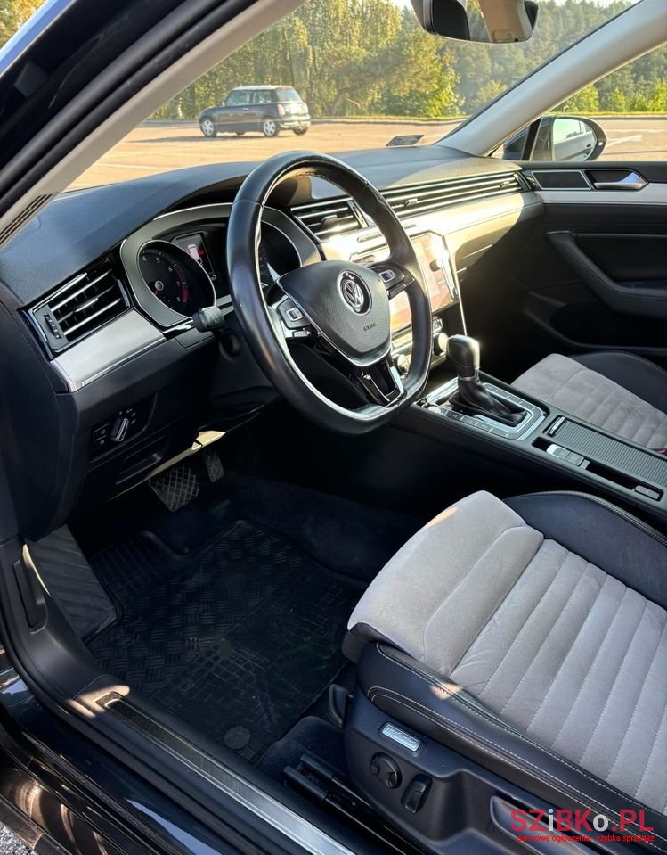 2017' Volkswagen Passat photo #6