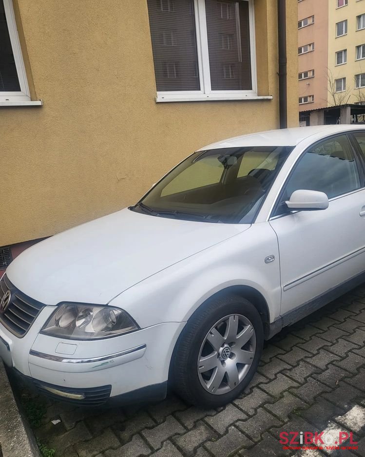 2002' Volkswagen Passat photo #2