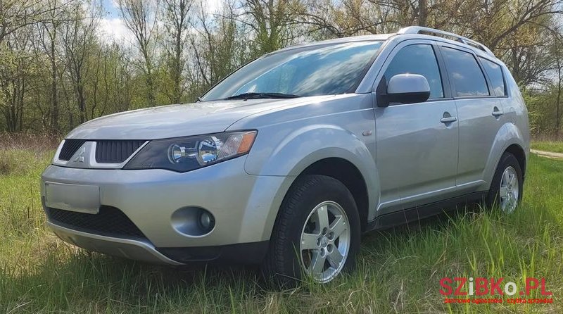 2008' Mitsubishi Outlander photo #2