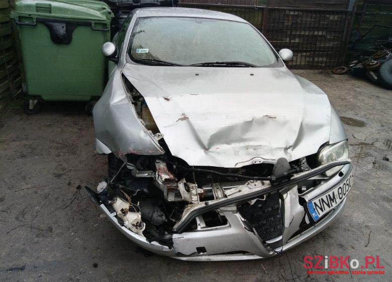 2004' Alfa Romeo Gt 1.9 photo #2