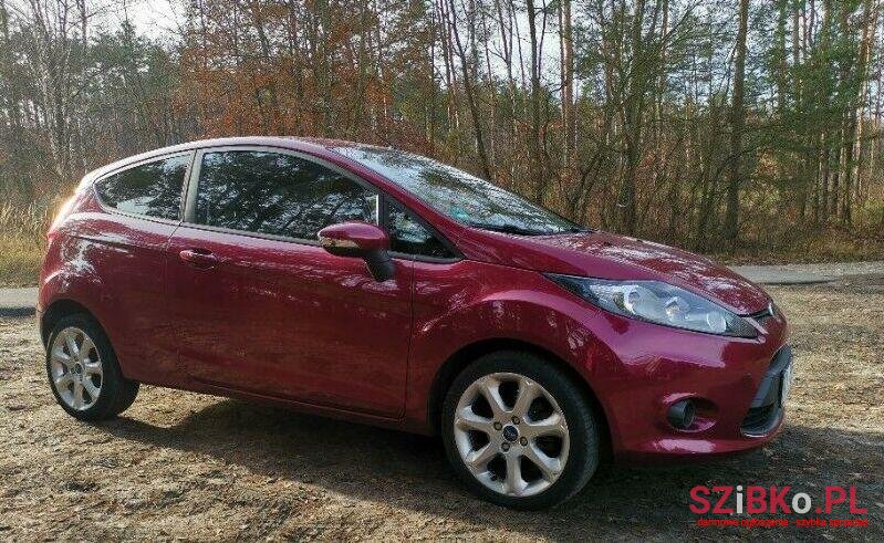 2011' Ford Fiesta photo #1