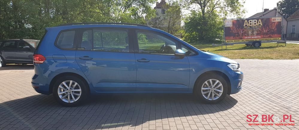 2018' Volkswagen Touran photo #6