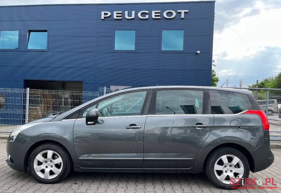 2009' Peugeot 5008 photo #1