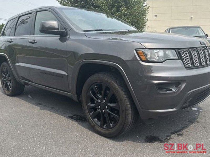 2020' Jeep Grand Cherokee photo #1