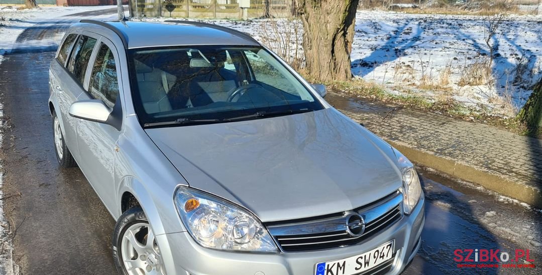 2008' Opel Astra photo #4