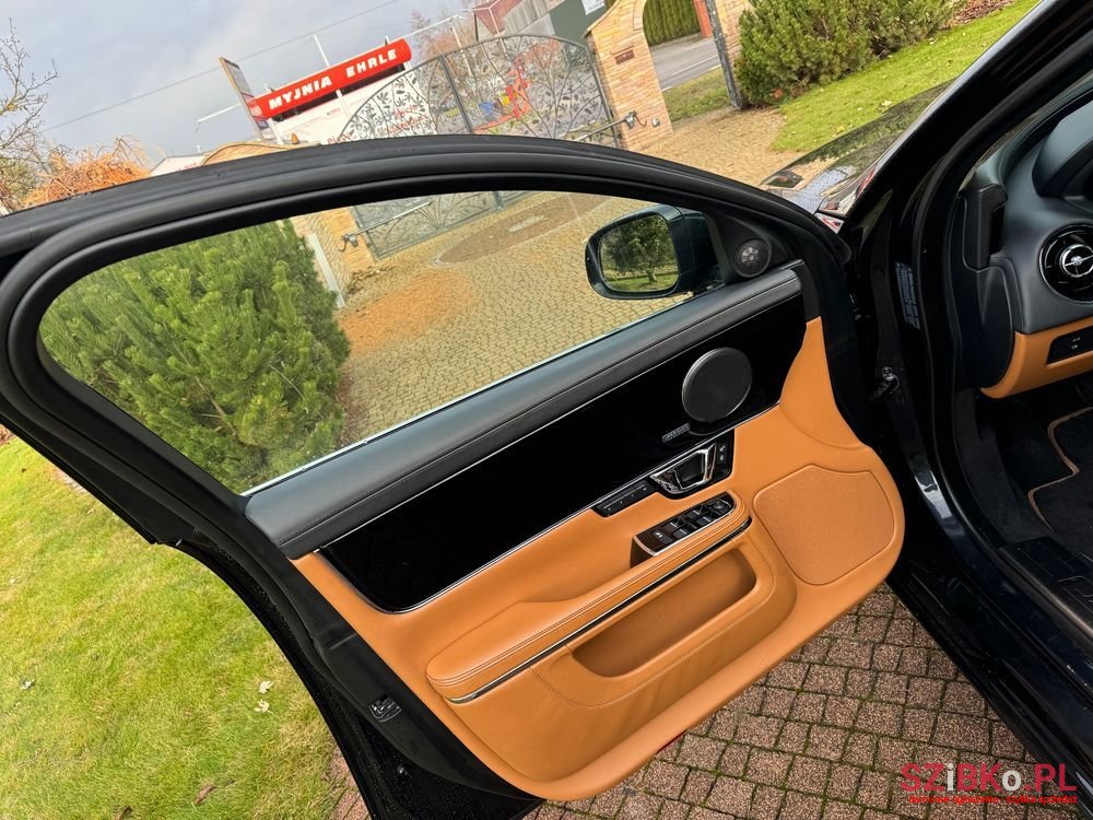 2016' Jaguar XJ photo #6