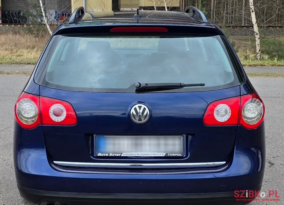 2005' Volkswagen Passat photo #6