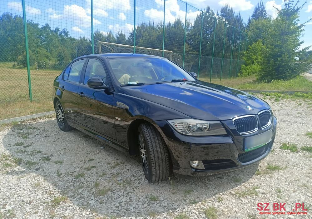 2010' BMW 3 Series 316I photo #4