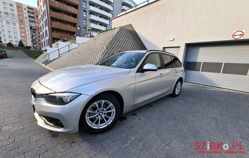 2017' BMW 318 photo #1