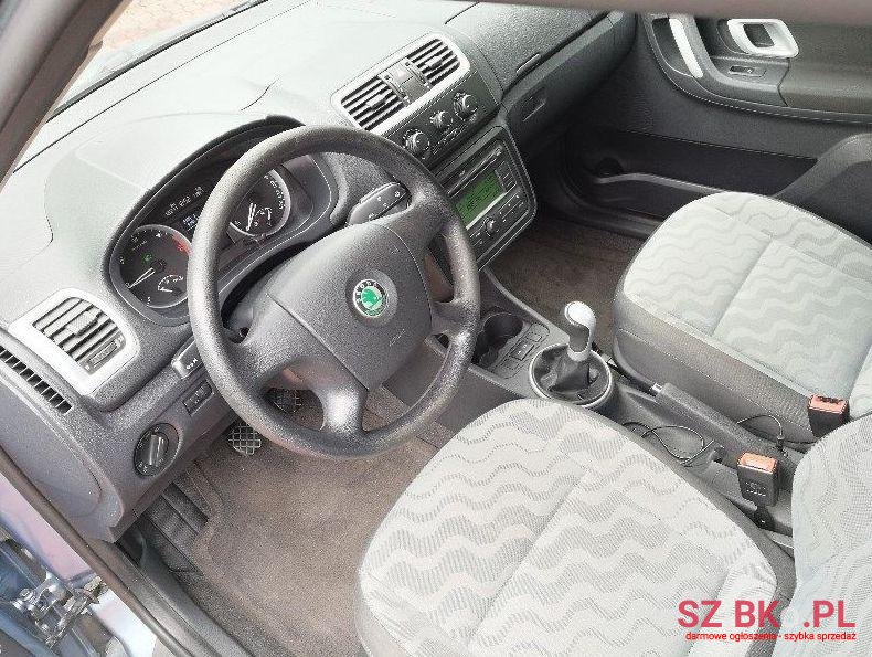 2007' Skoda Roomster photo #2