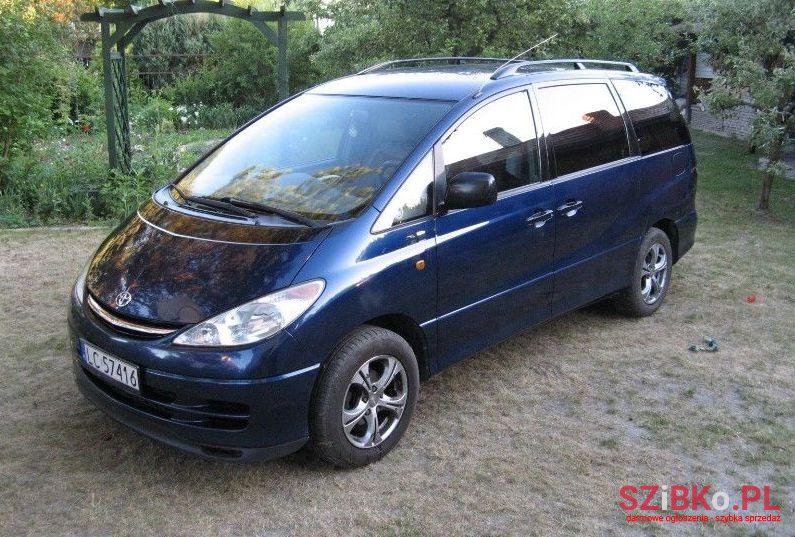 2001' Toyota Previa photo #1