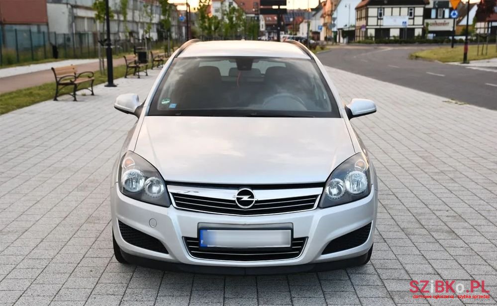 2010' Opel Astra Iv 1.7 Cdti Sport photo #2