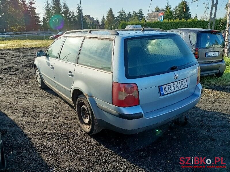 2001' Volkswagen Passat photo #3