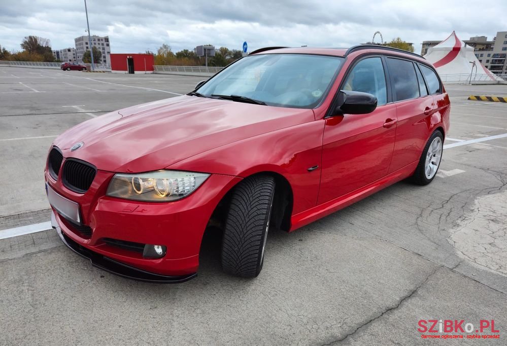 2010' BMW 3 Series 318I Touring photo #4