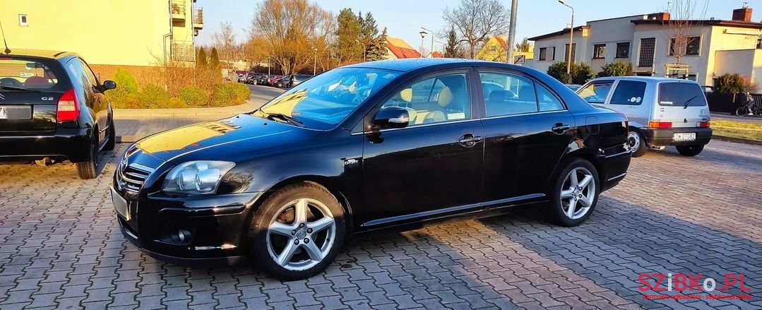 2008' Toyota Avensis photo #6