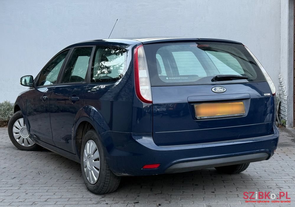 2010' Ford Focus photo #3