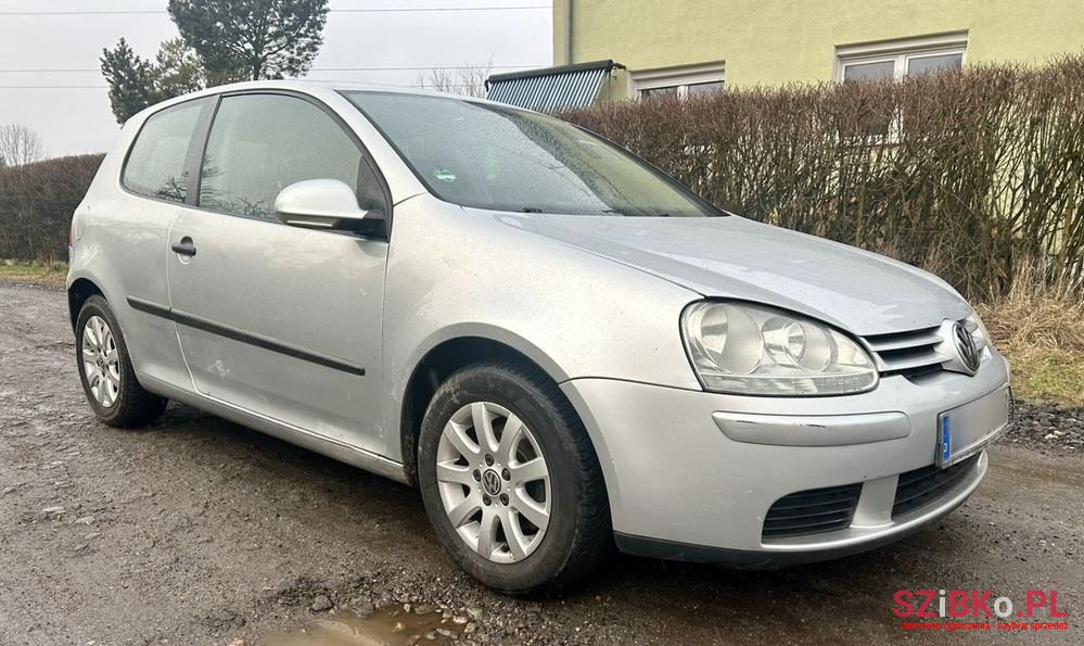 2004' Volkswagen Golf photo #2