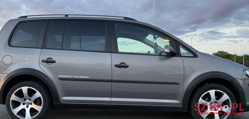 2008' Volkswagen Touran 1.4 Tsi Cross photo #5
