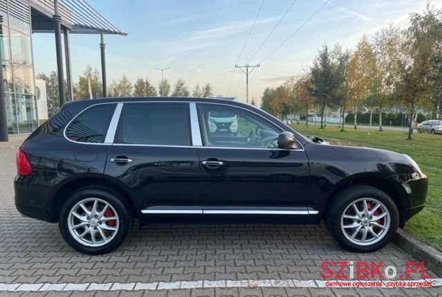 2004' Porsche Cayenne photo #3