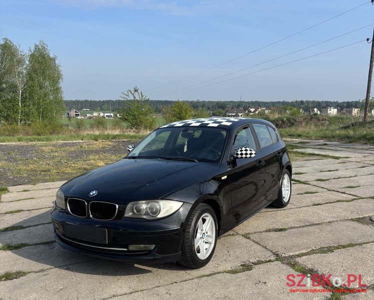 2005' BMW 1 Series 118D photo #1