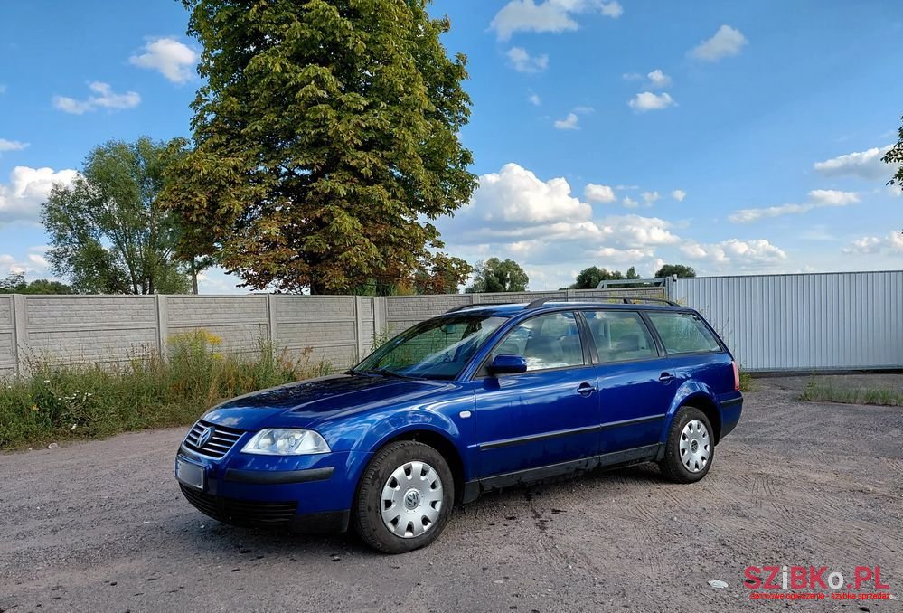 2001' Volkswagen Passat Variant photo #1