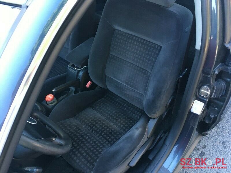 2003' Volkswagen Passat photo #4