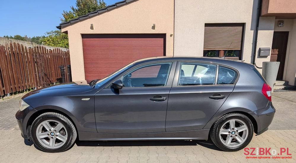 2006' BMW 1 Series 116I photo #3