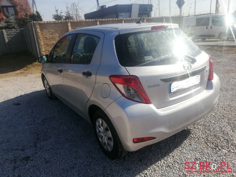 2012' Toyota Yaris photo #4