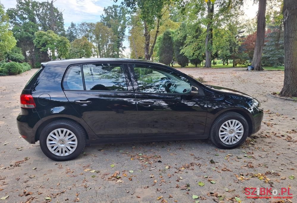 2009' Volkswagen Golf photo #5