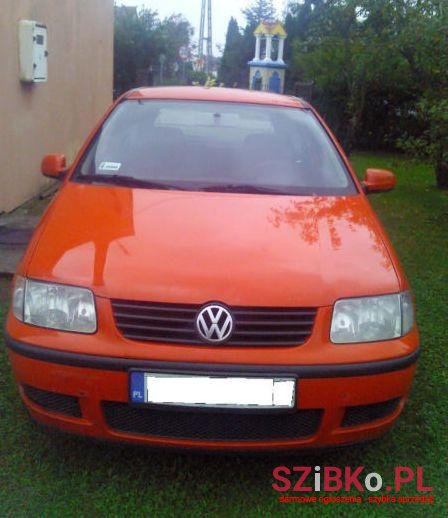 2001' Volkswagen Polo photo #1