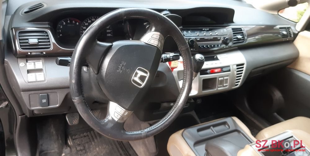 2008' Honda FR-V photo #6