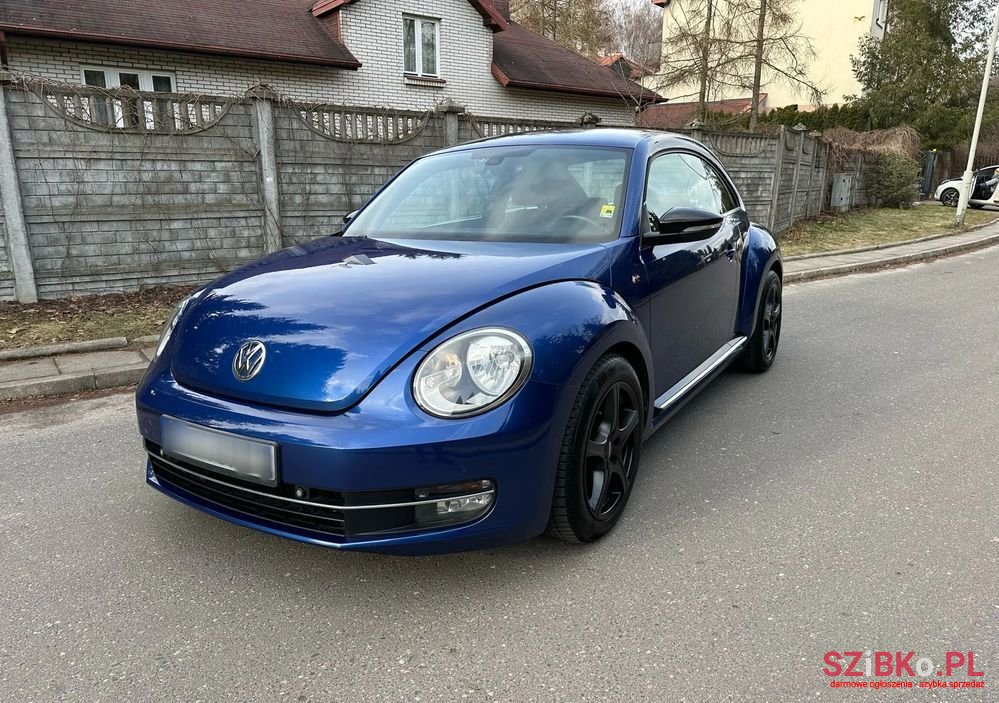 2011' Volkswagen Beetle photo #1