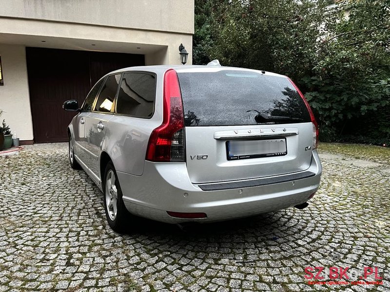 2011' Volvo V50 D4 Momentum photo #3