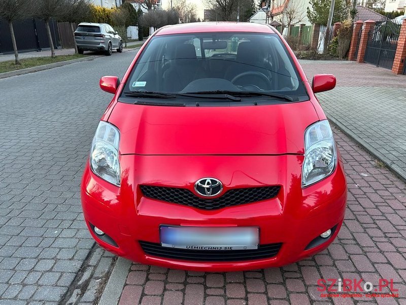 2011' Toyota Yaris photo #2