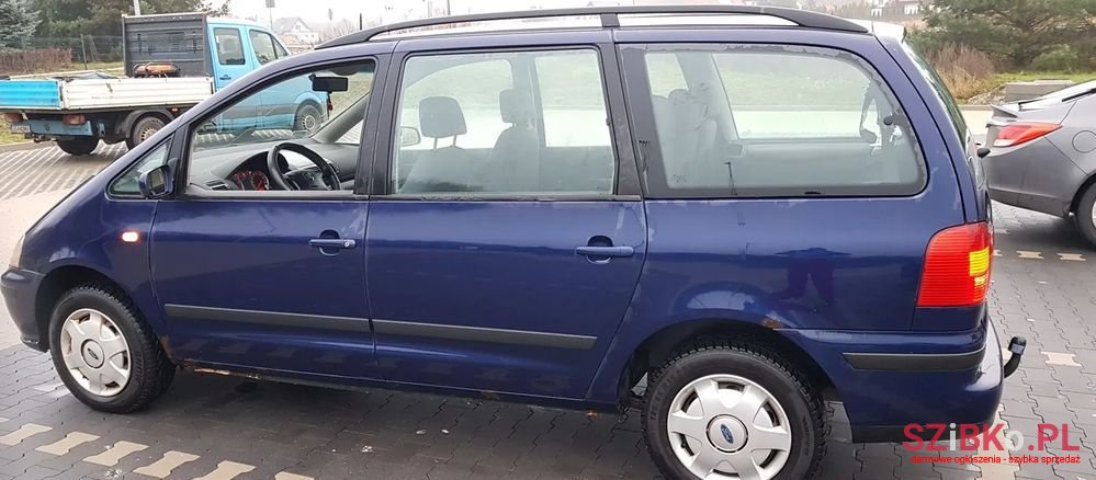 2004' Volkswagen Golf photo #4