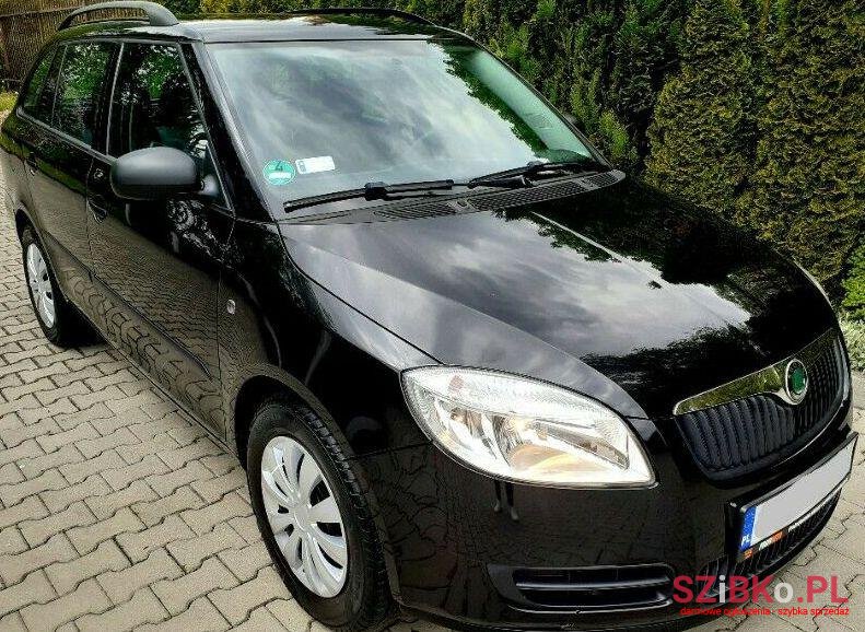 2008' Skoda Fabia photo #1