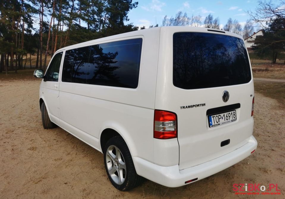 2011' Volkswagen Transporter photo #4