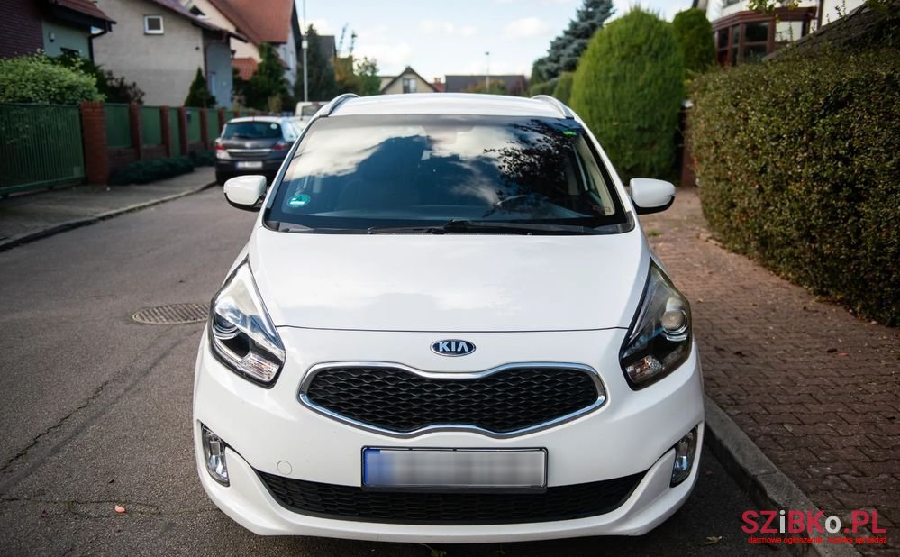 2014' Kia Carens photo #2